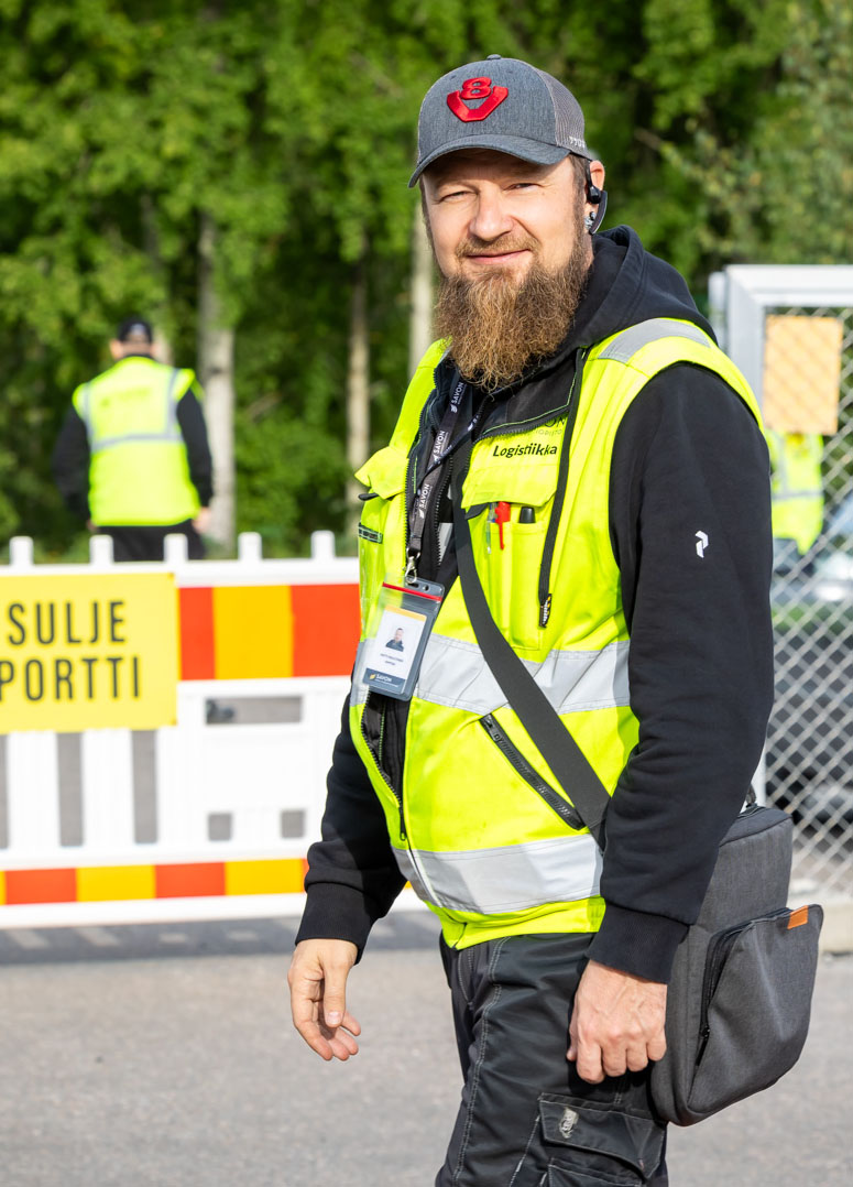 Logistiikka-alan opettaja Antti Knuutinen.