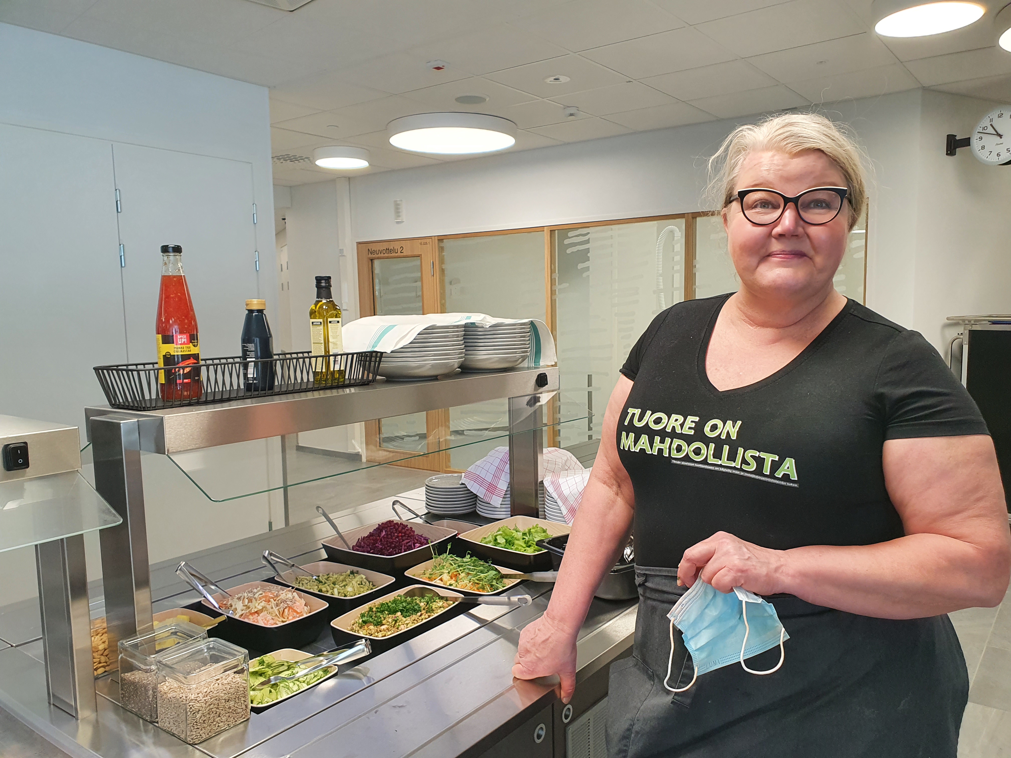 Opettaja Maija lounasravintolassa