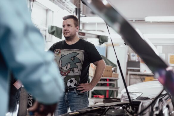 Täydennyskoulutus vastaa autotekniikan kiihtyvään kehitykseen