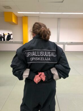 Tutustuminen turvallisuusalaan