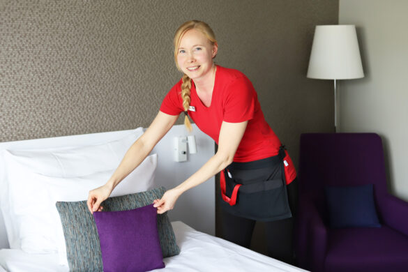 Marika opiskelee puhtauspalvelualaa ja työskentelee Sokos Hotel Puijonsarvessa