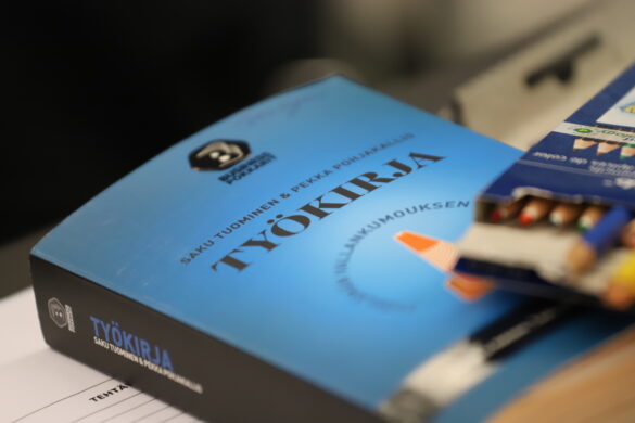 Tutut haasteet- uudet ratkaisutavat lähiesimiestyössä