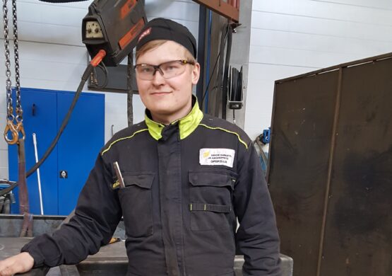 Juho Nissinen valmentautuu Simetek Oy:ssä maailman-mestaruuskilpailuun
