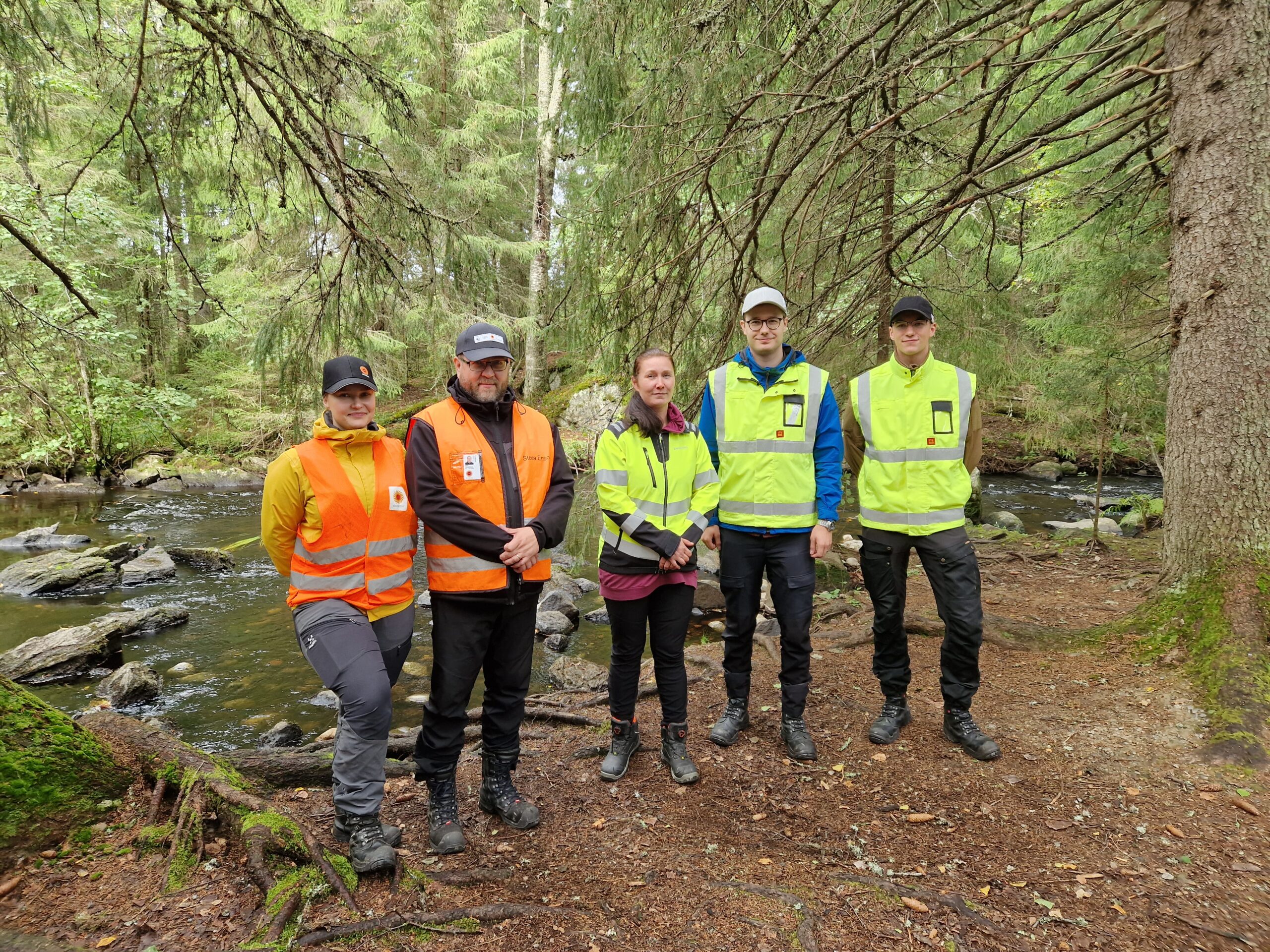 Storan Enso Metsän ja Koneteko Pitkäsen edustajia.