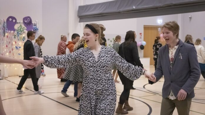 Elämäniloa ja ystävyyttä: Telma-gaala tanssitti juhlakansaa