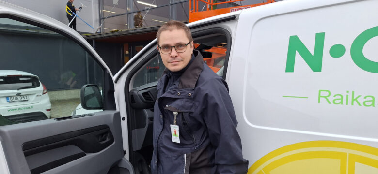 Lähiesimiestyön ammattitutkinto uuden työn ohessa