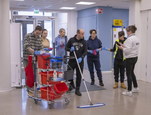 Puhtausalan opintojen toivotaan avaavan ovia maahanmuuttaneille