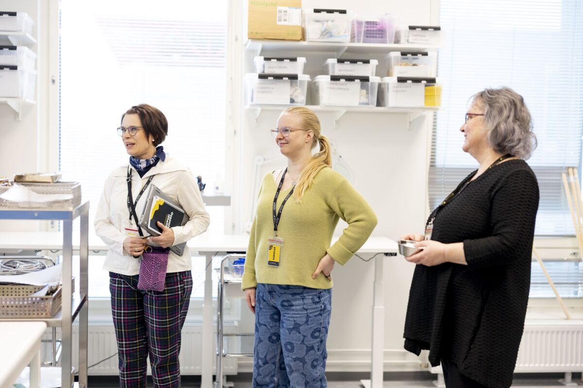 Kansanedustaja Laura Meriluoto vieraili kampuksella: "Haluamme olla Suomen paras amis", vakuutti rehtori vieraalle