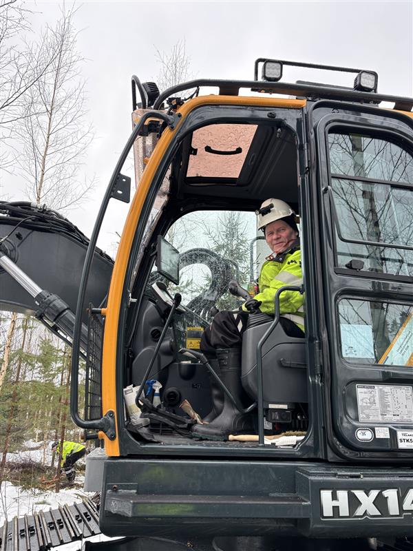 Savon ammattiopisto kehittää energiapuun korjuuta: Metsässä möyryää kolme työhön viritettyä konetta – yrittäjät tervetulleita kokeilemaan