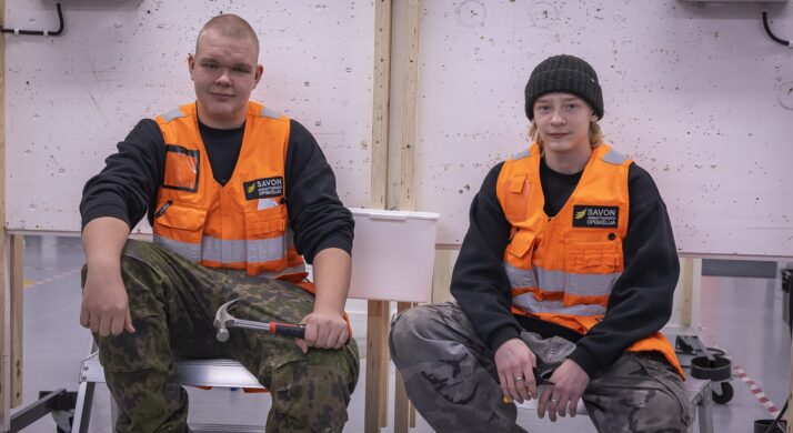 Sähköistyvä yhteiskunta tarjoaa varmat työllisyysnäkymät, uskovat sähköalan opiskelijat Otto Jäske ja Kaapo Turunen