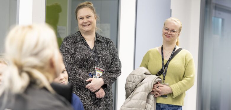 Kansanedustaja Laura Meriluoto vieraili kampuksella: "Haluamme olla Suomen paras amis", vakuutti rehtori vieraalle