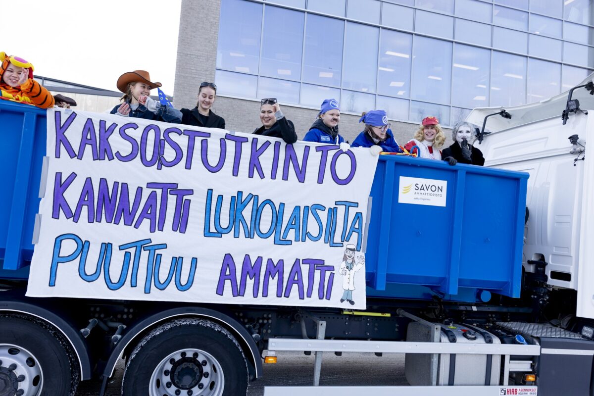 Kaksoistutkinto yhdistää ammattiosaamisen ja lukio-opinnot: Iiris ja Martta iloitsevat monipuolisista vaihtoehdoistaan tulevaisuudessa