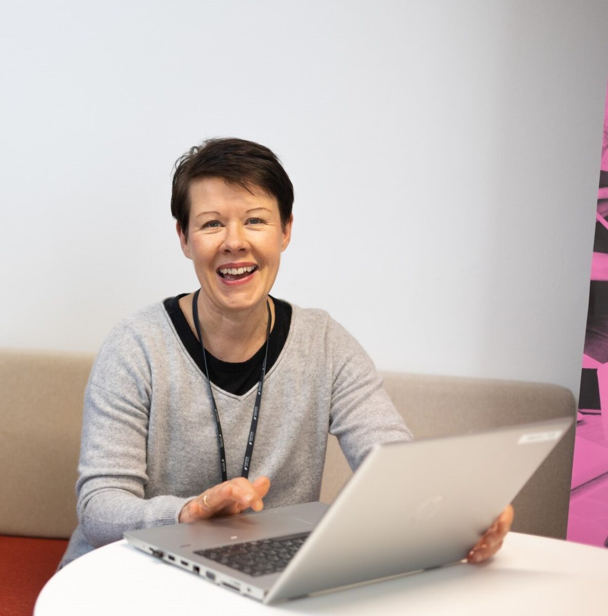 Ohjaamon monialainen tuki nuorelle: ”Olemme tuntosarvet valppaina ja valmiina auttamaan.”