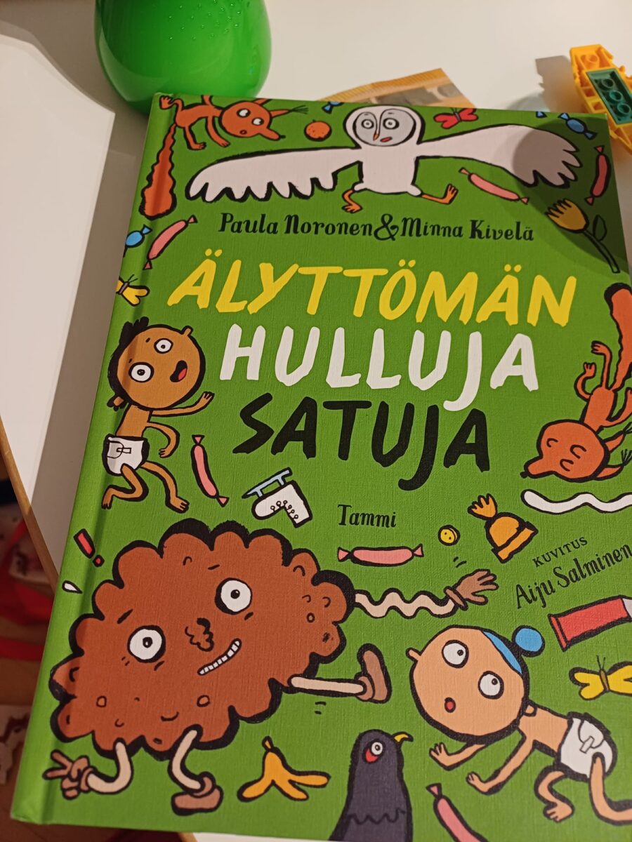 Älyttömän hulluja satuja niminen kirja.